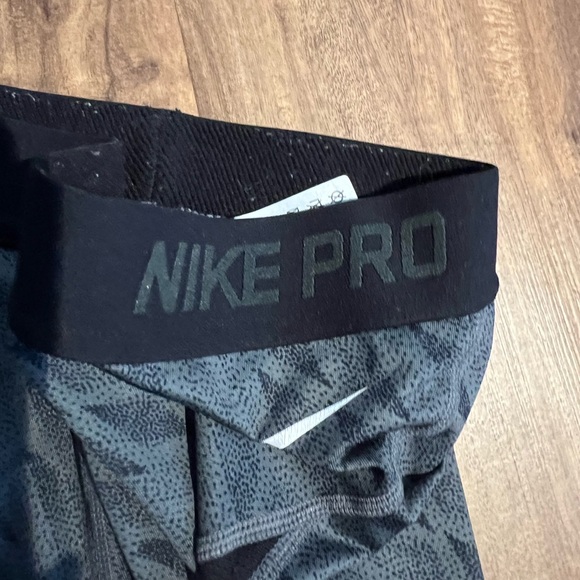 Nike Pro Hypercool Spandex, Size S, Gray/Black - Picture 3 of 5
